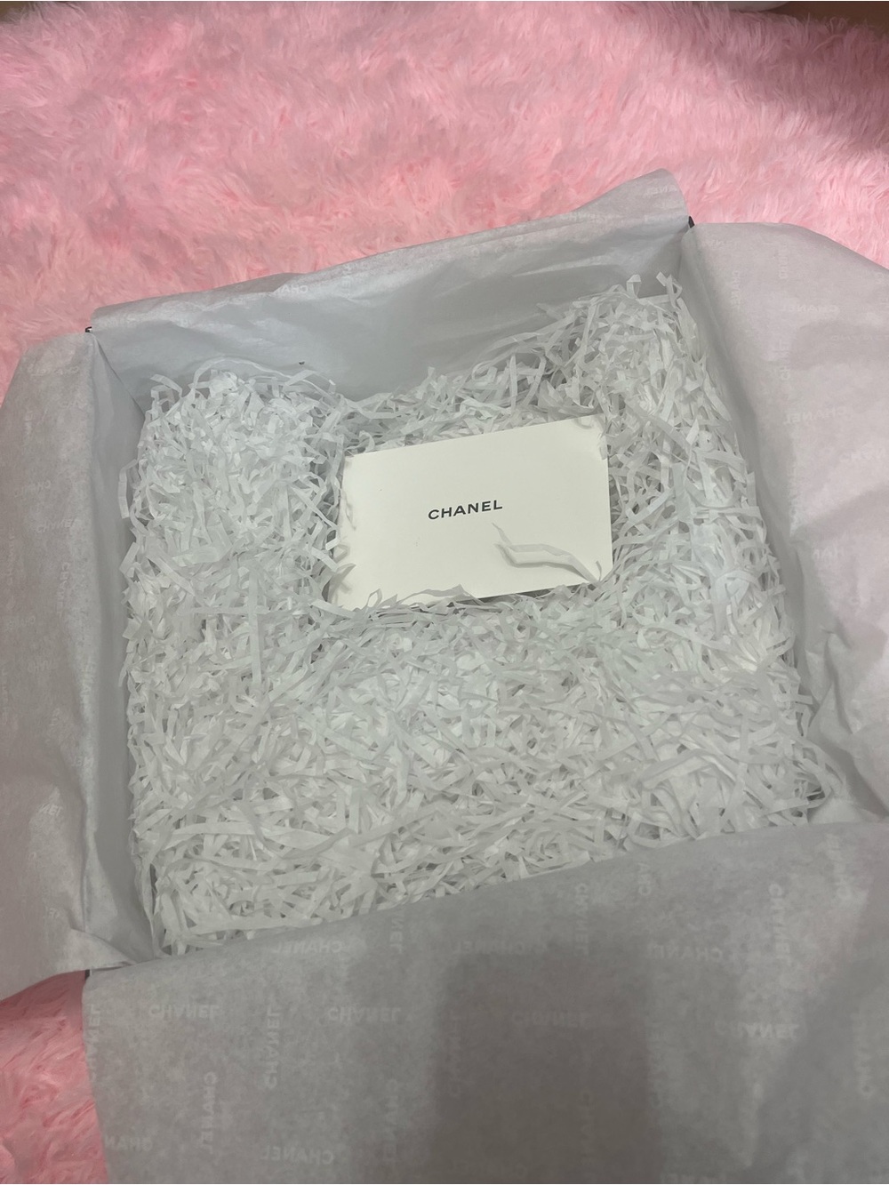 BRAND NEW CHANEL White Box with Holiday Red and Gold Logo Ribbon - Picture 6 of 9